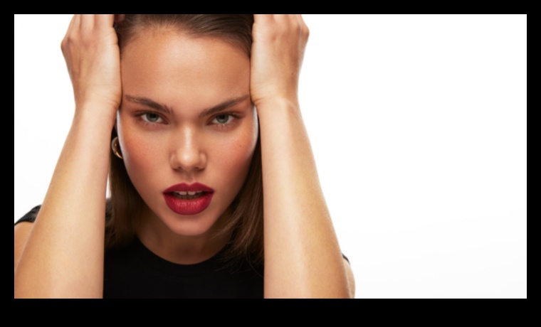 קווי מתאר צבעוניים: התנסות עם גוונים ייחודיים של תוחם שפתיים