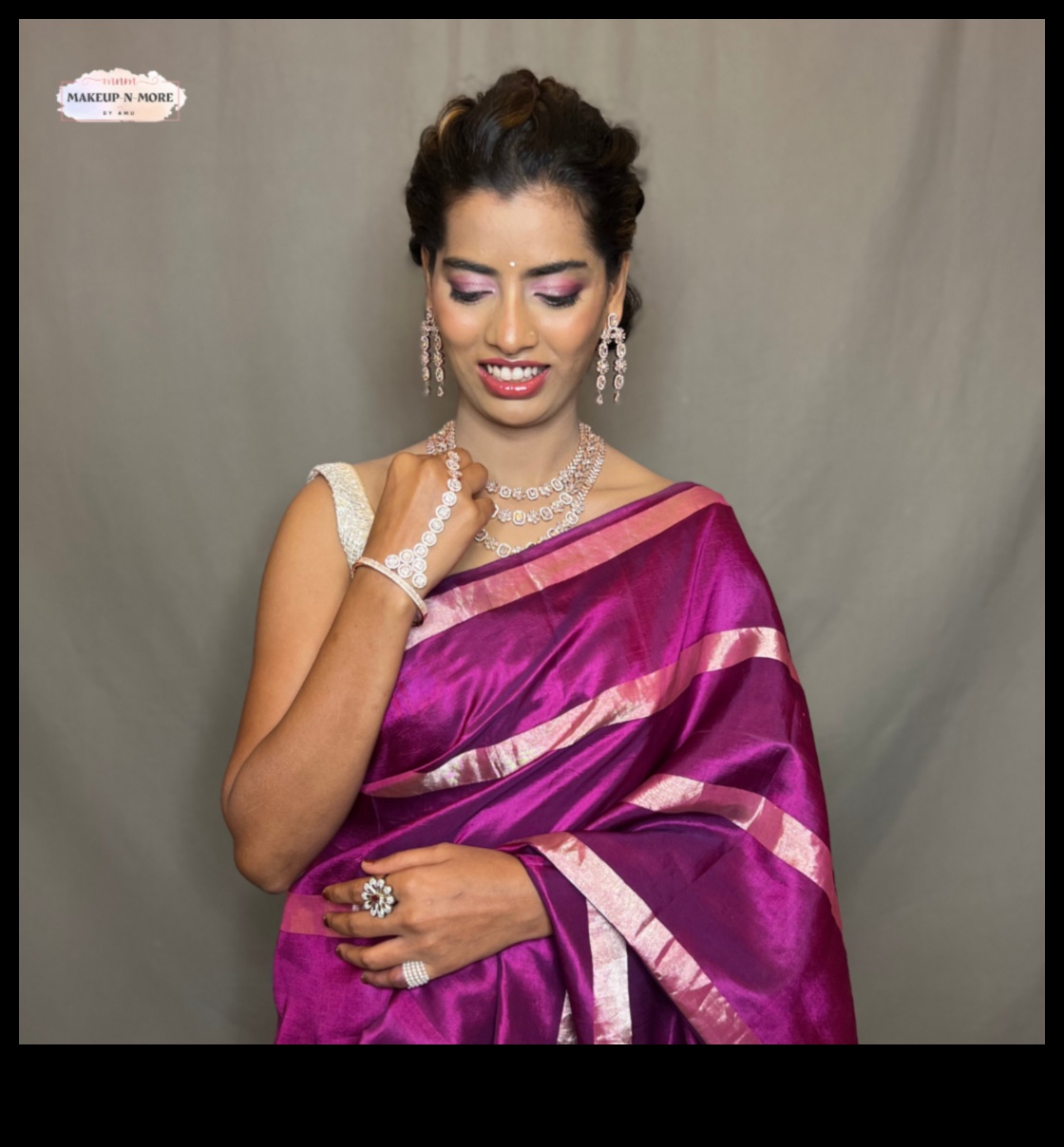 Evening Elegance מדריך לאיפור ערב ללא רבב 2 אלגנטיות ערב: טיפים להשגת מראה איפור ערב ללא רבב