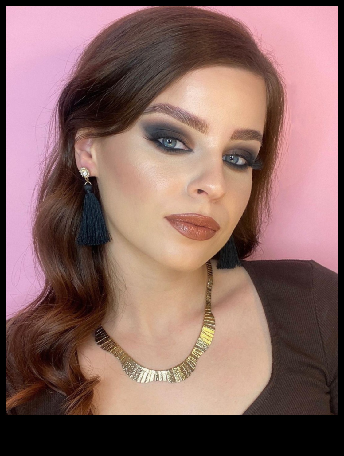 נועז ויפה איך לשחרר את כוחן של עיניים דרמטיות באיפור מסיבות 2 נועז ויפה: שחרר את כוחן של עיניים דרמטיות באיפור למסיבה