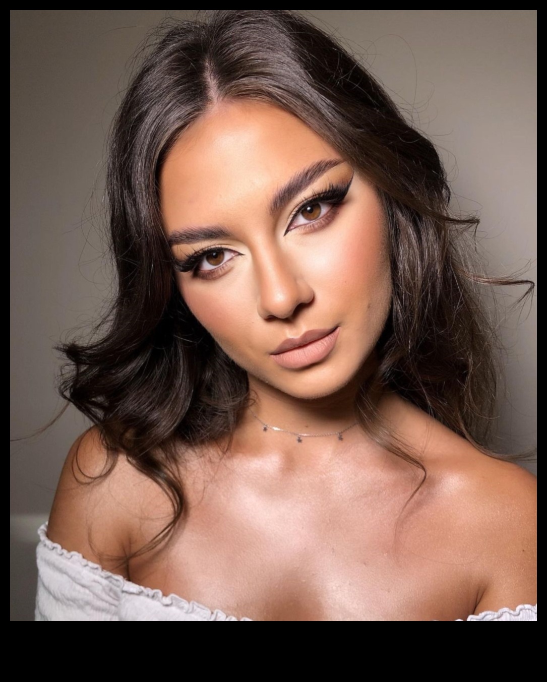 נועז ויפה איך לשחרר את כוחן של עיניים דרמטיות באיפור מסיבות 5 נועז ויפה: שחרר את כוחן של עיניים דרמטיות באיפור למסיבה